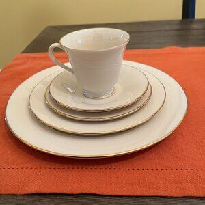 Lenox Hayworth 5 piece Place Setting